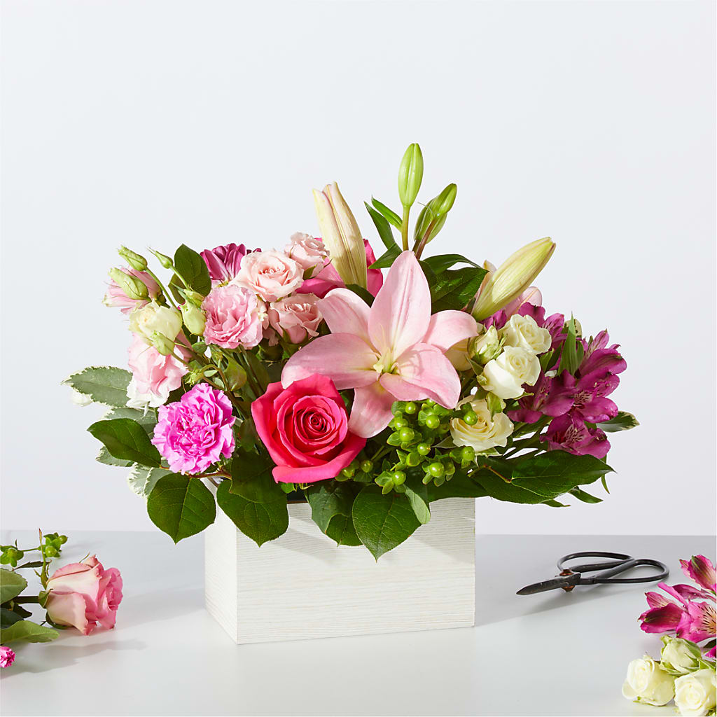 Sweetberry Box – A Florist Original – Bittys Garden, Canon City CO
