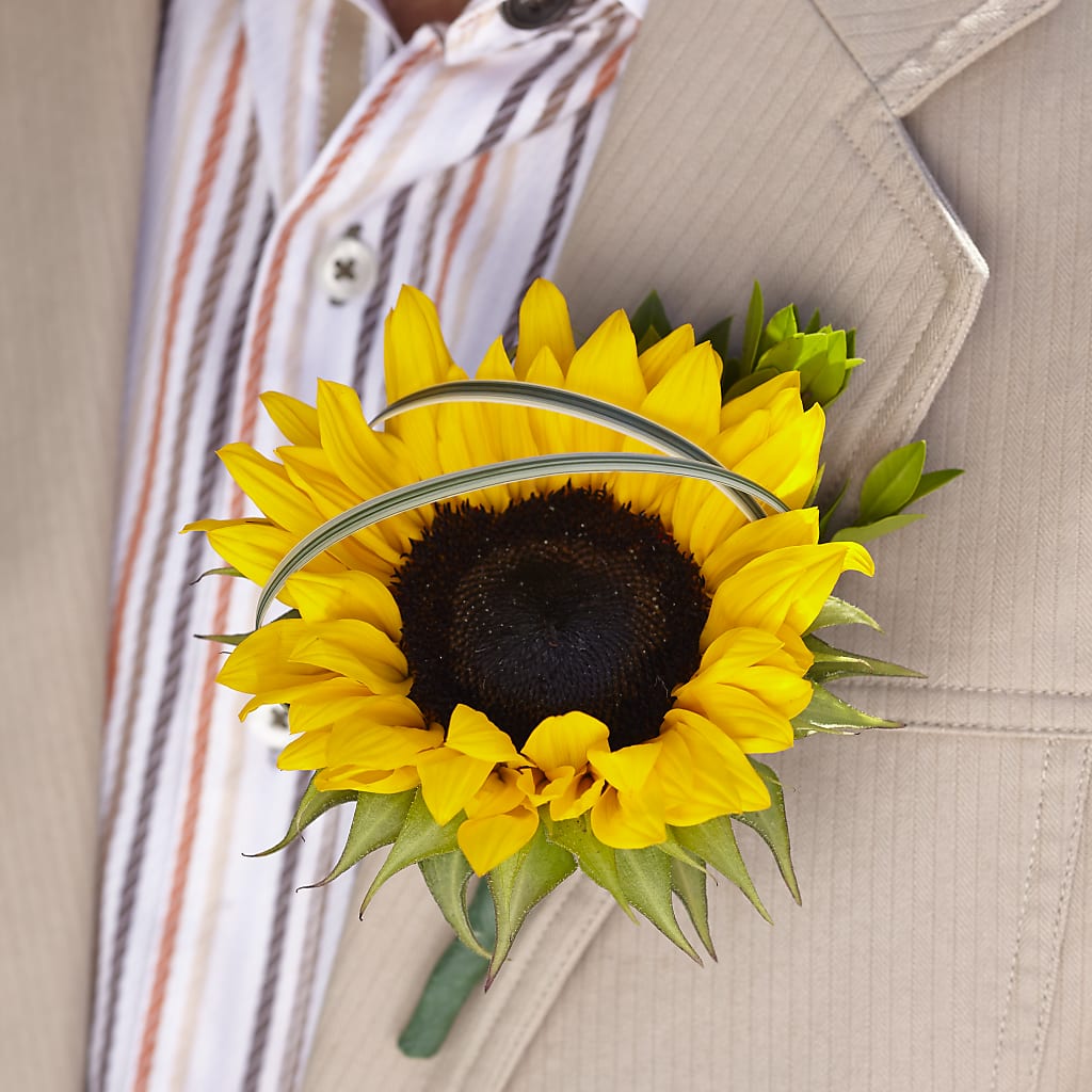 Free Spirit Boutonniere – Bittys Garden, Canon City CO